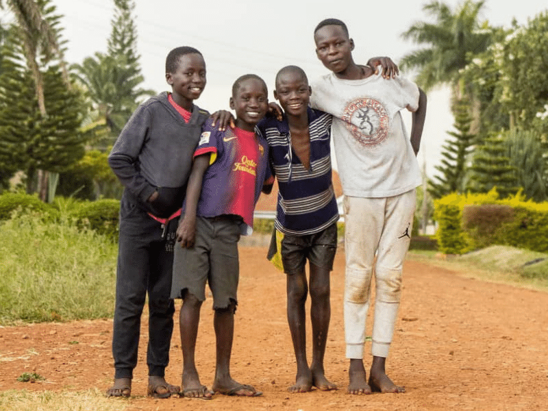 4 boys standing_news